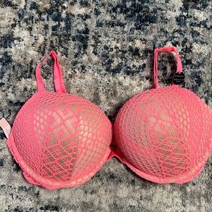 Victoria’s Secret bombshell bra